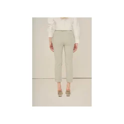 Selected By La.ra Broek Groen