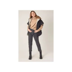 Selected By La.ra Jas Zwart