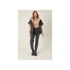 Selected By La.ra Jas Zwart