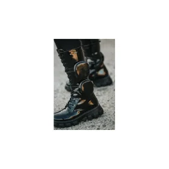 Selected By La.ra Laars Zwart