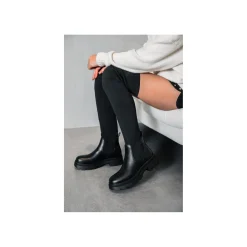 Selected By La.ra Laars Zwart