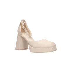 Selected By La.ra Riemschoen Roze