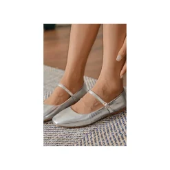 Selected By La.ra Riemschoen Zilver