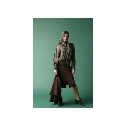 Selected By La.ra Rok Bruin