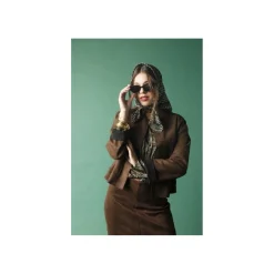 Selected By La.ra Rok Bruin