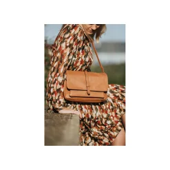 Selected By La.ra Schoudertas Cognac