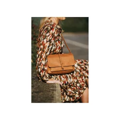 Selected By La.ra Schoudertas Cognac