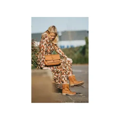 Selected By La.ra Schoudertas Cognac