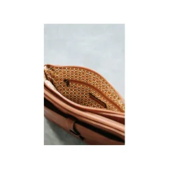 Selected By La.ra Schoudertas Cognac