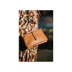 Selected By La.ra Schoudertas Cognac