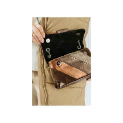 Selected By La.ra Schoudertas Bruin